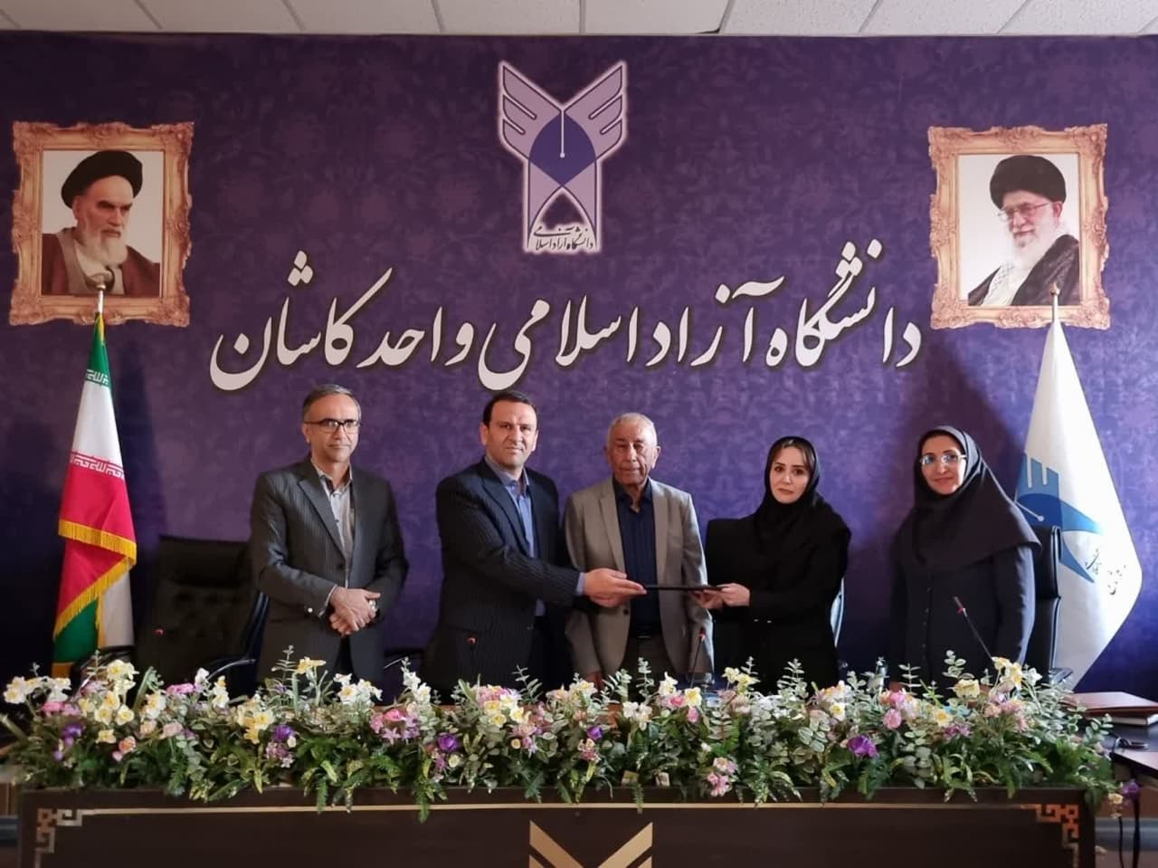 برگزاری سمینار تخصصی "علم رزینسازی در ایران، رزینهای مورد استفاده در آهار فرش ماشینی (از تجربه ها تا چالش ها)" در دانشگاه آزاد اسلامی کاشان برگزاری سمینار تخصصی "علم رزینسازی در ایران، رزینهای مورد استفاده در آهار فرش ماشینی (از تجربه ها تا چالش ها)" در دانشگاه آزاد اسلامی کاشان
